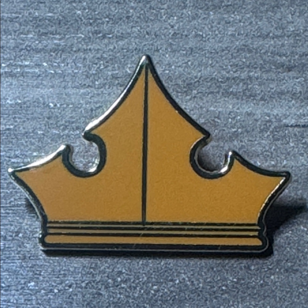 5/$25 Disney Sleeping Beauty Princess Aurora Crown Pin